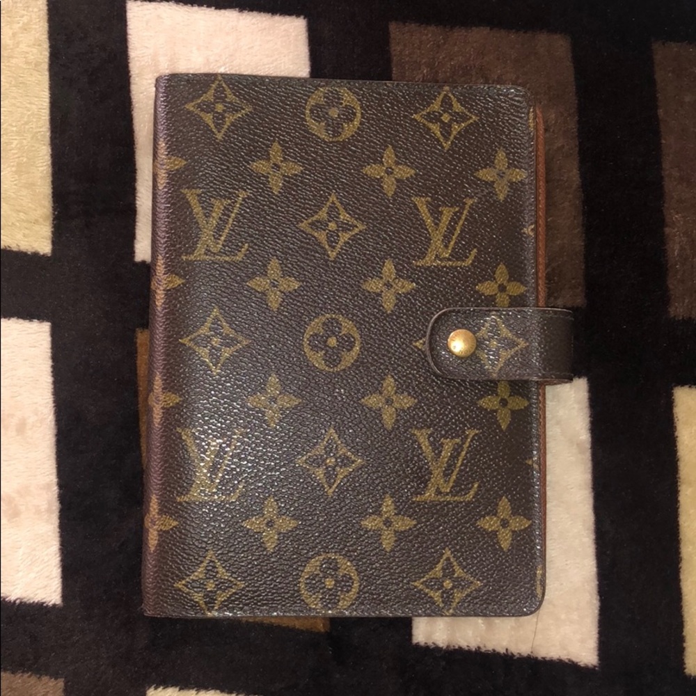 Louis Vuitton Monogram Medium Agenda